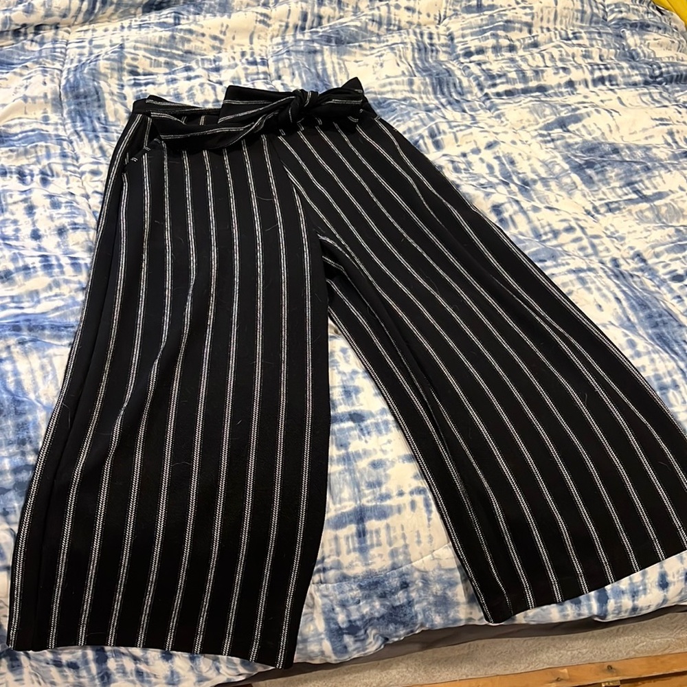 Super cute and stretchy wide legged crop dress pants.